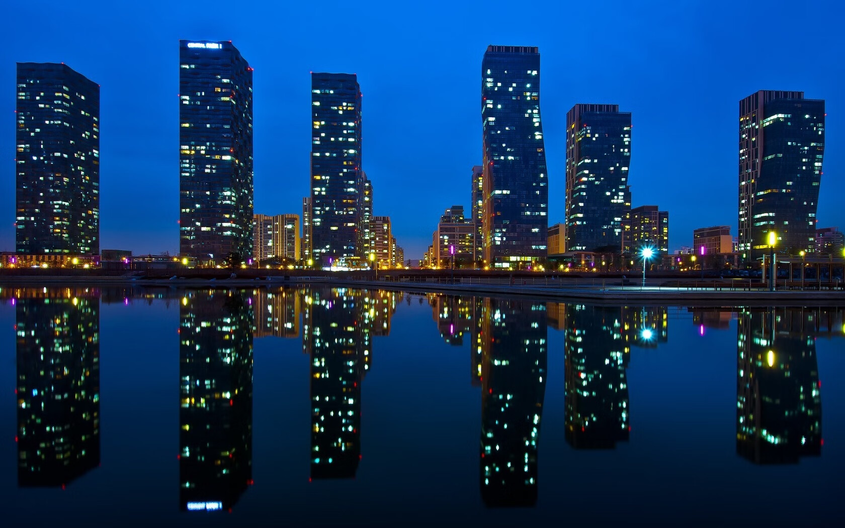 爱游戏体育平台-马赛中前场多点爆发持续推进攻势，马赛首发