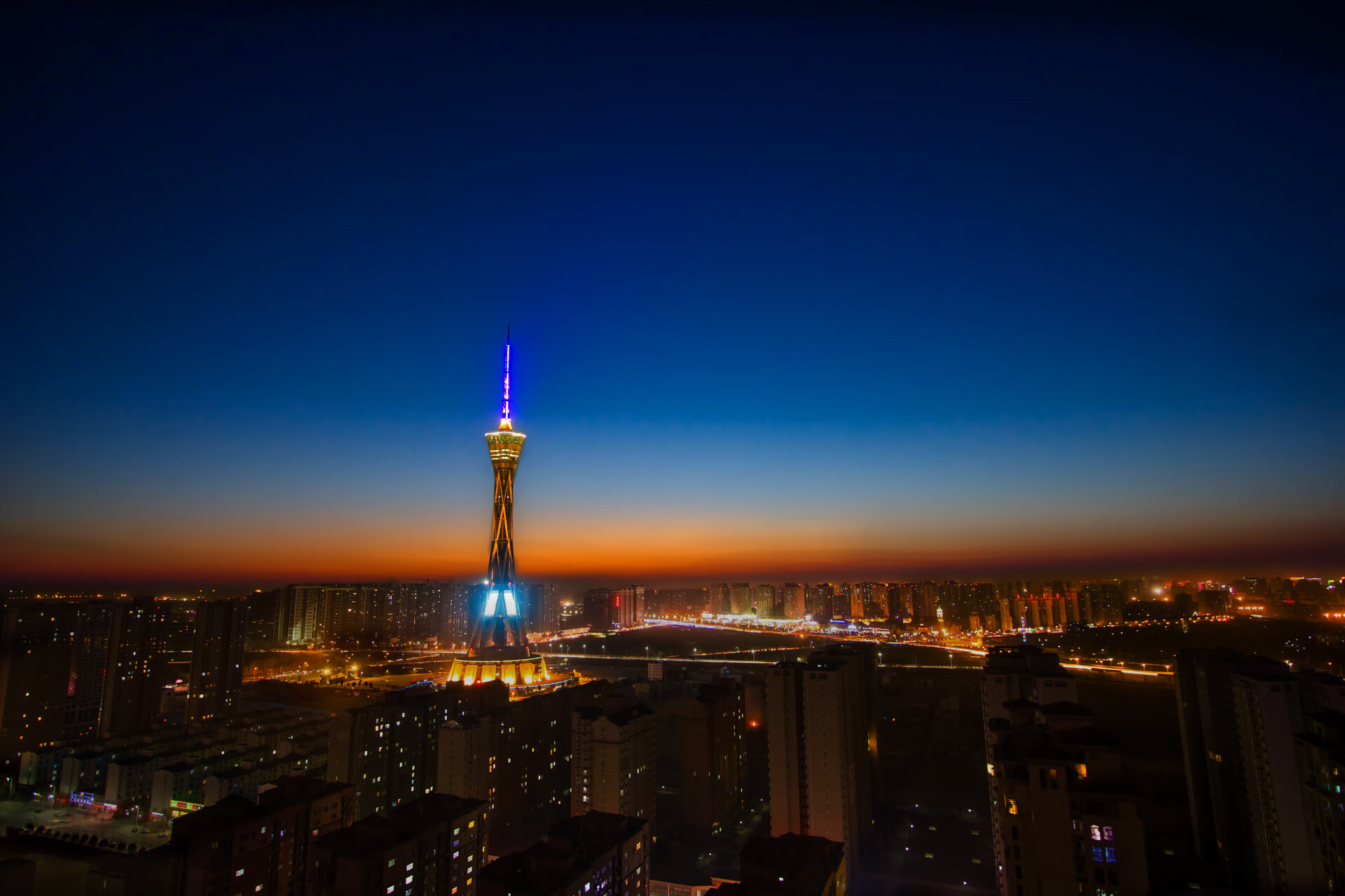 爱游戏网站-球迷通过社交平台分享观赛感受传递正能量与体育精神风貌,看球赛的感悟