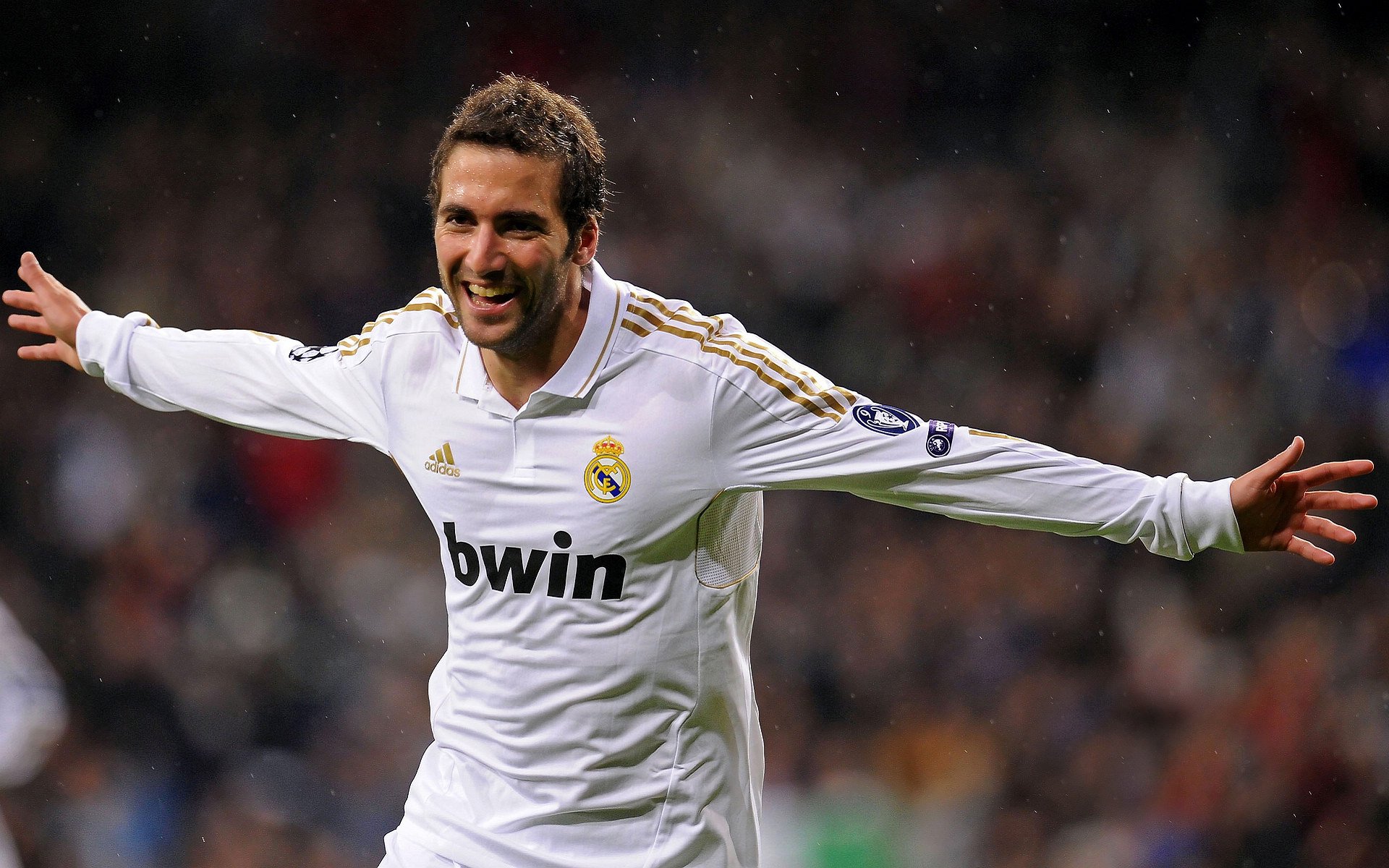 爱游戏-摩纳哥在法甲比赛中击败传统豪门，惊艳全场，摩纳哥法甲夺冠阵容照片